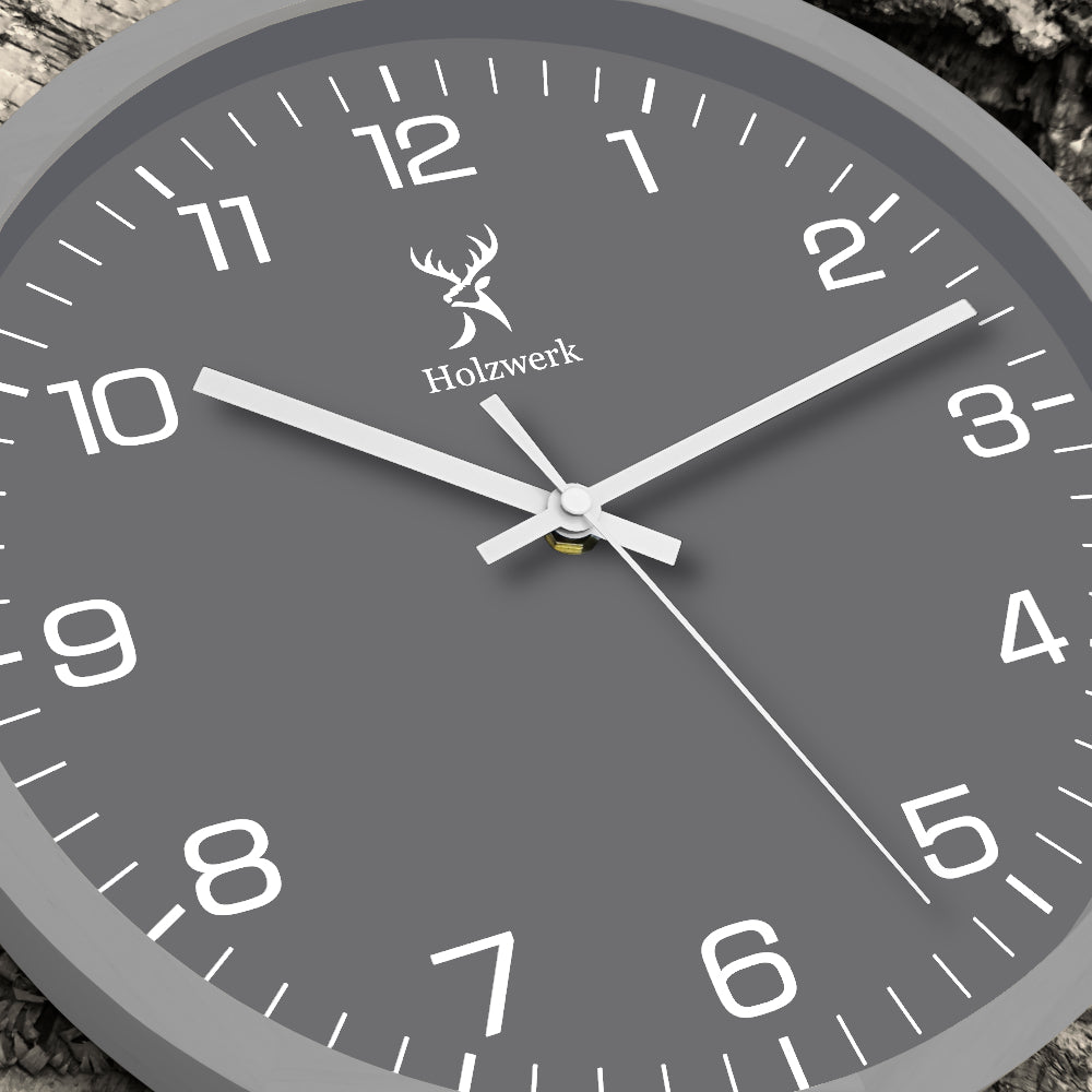 Holzwerk FRIEDBERG Designer Holz Wanduhr ohne Tick-Geräusche, Moderne Loft Stil Quarz Wand Uhr, 30 cm Durchmesser, grau, weiß, Zifferblatt