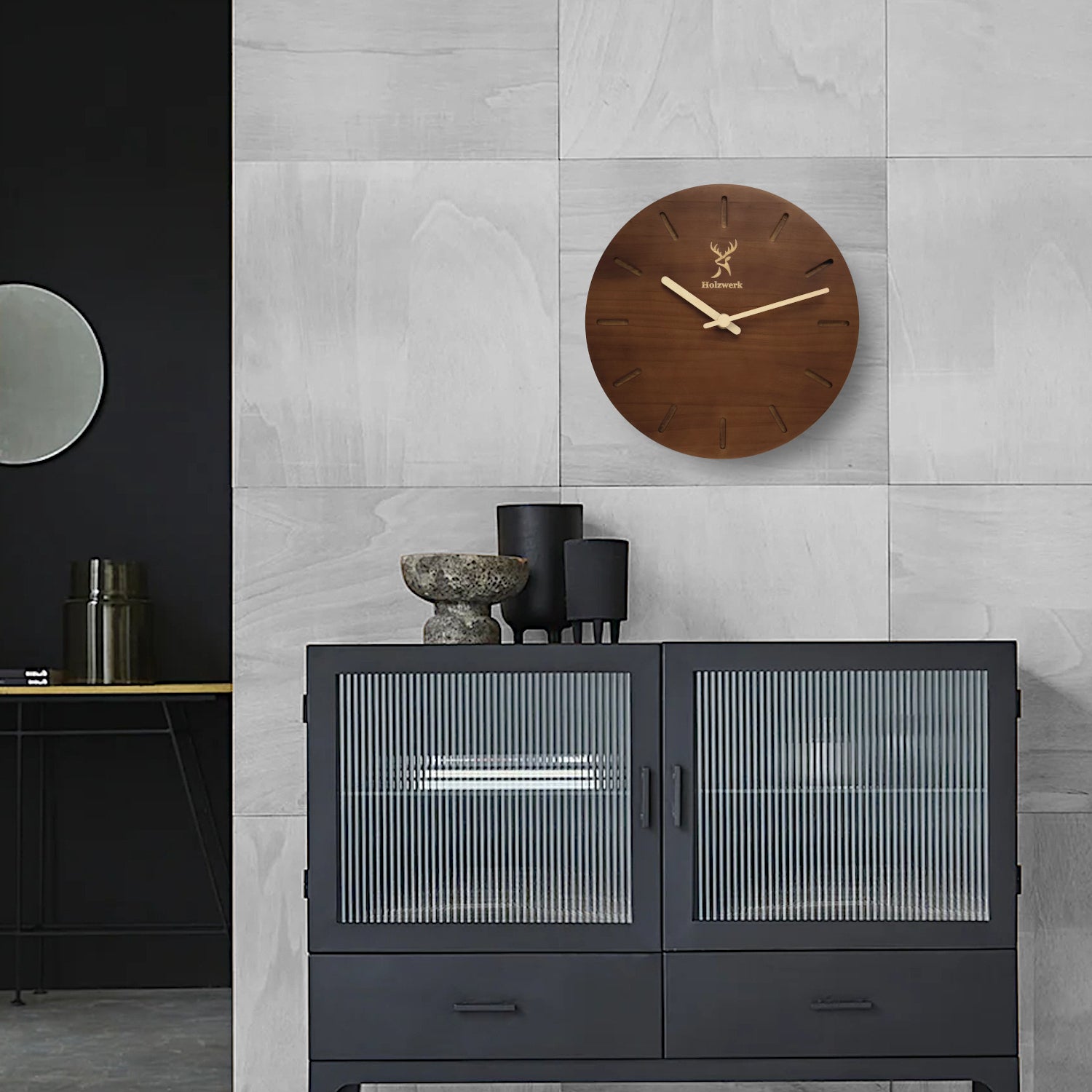 Holzwerk HEIDELBERG moderne Holz Wanduhr, lautlos, geräuschlos, leise, Quarz Designer Wand Holzuhr ohne Tick Geräusche, dunkel braun beige, an der Wand