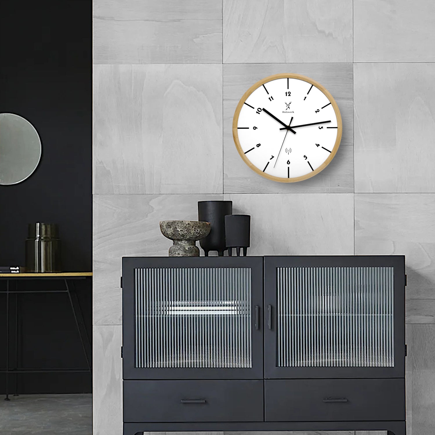 Holzwerk MARBURG Holz Funkwanduhr, moderne Designer Wanduhr, 32 cm Holz Funk Wand Uhr lautlos ohne Tick Geräusche, beige, weiß, schwarz, an der Wand