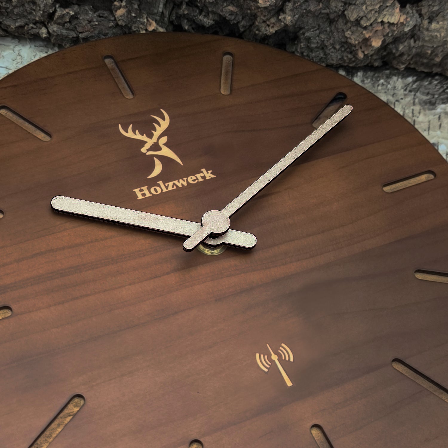 Holzwerk STARNBERG Holz Funkwanduhr, moderne Designer Quarz Wanduhr, 25 cm Holz Funk Wand Uhr lautlos ohne Tick Geräusche, braun, beige, Zifferblatt