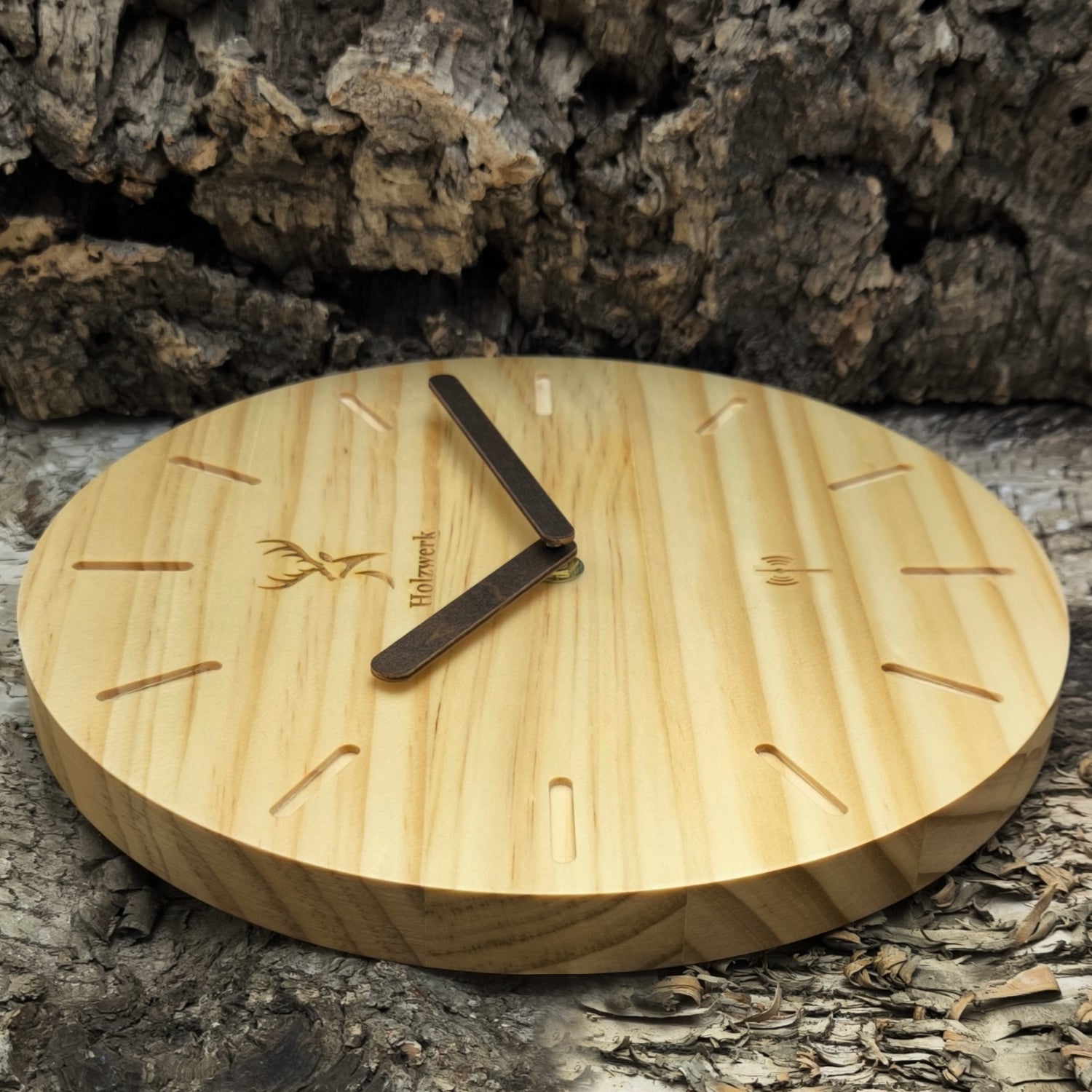 Holzwerk WARBURG Holz Funkwanduhr, moderne Designer Quarz Wanduhr, 25 cm Holz Funk Wand Uhr lautlos ohne Tick Geräusche, beige, braun, links liegend