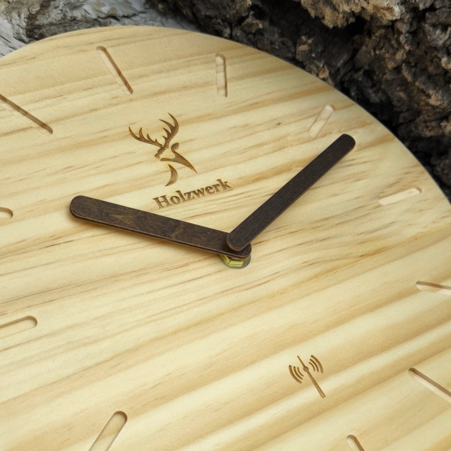 Holzwerk WARBURG Holz Funkwanduhr, moderne Designer Quarz Wanduhr, 25 cm Holz Funk Wand Uhr lautlos ohne Tick Geräusche, beige, braun, Zifferblatt