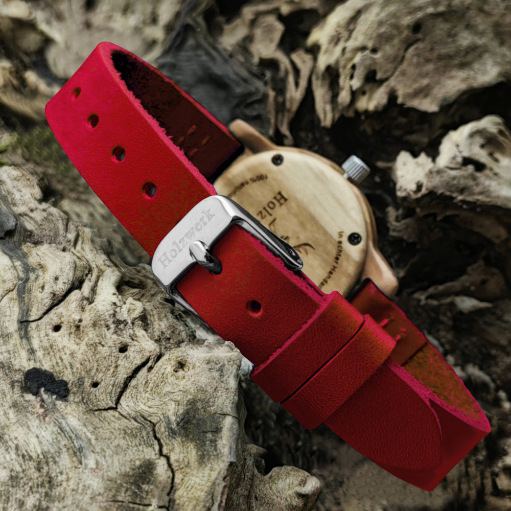 Holzwerk CLARA RED kleine Damen und Kinder Holz Uhr mit Leder Armband in dunkel rot, beige, mit Ansicht auf den Verschluß
