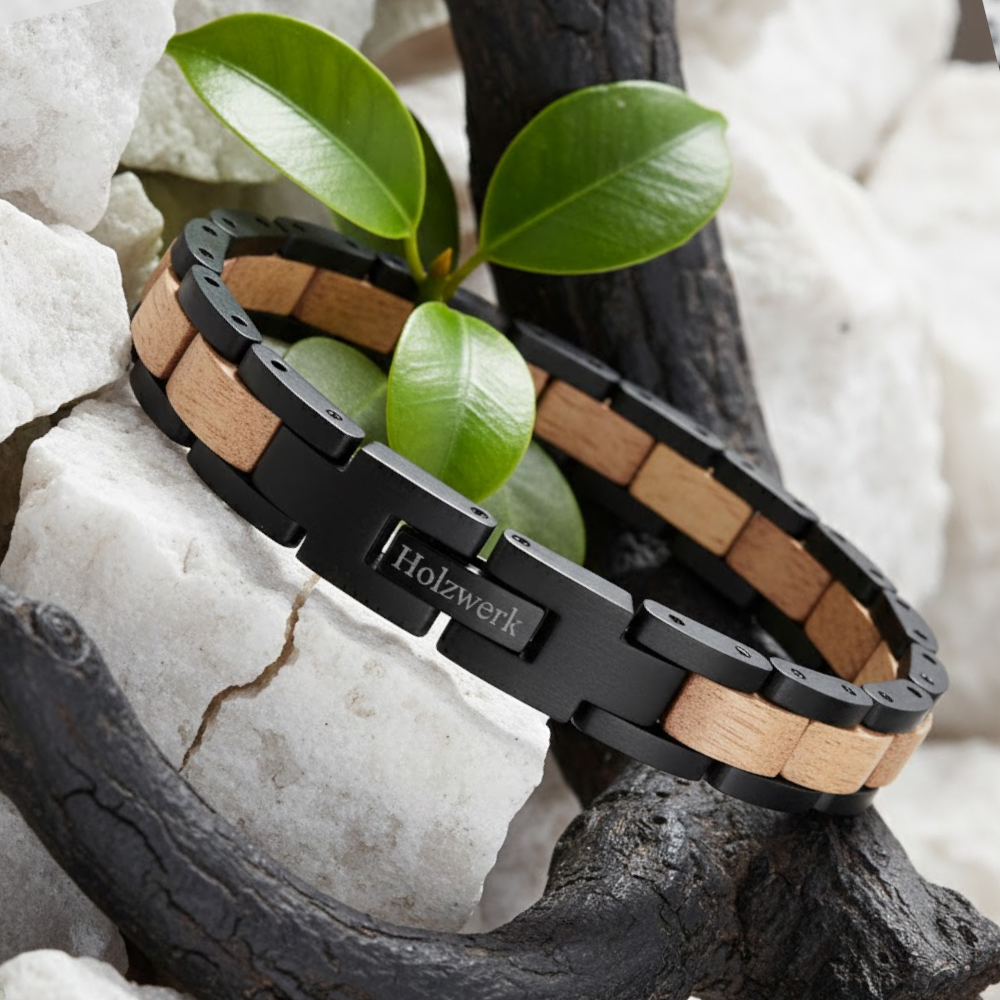 Holzwerk EMMSEE schwarz-beiges Holz Armband aus Olivenholz und Edelstahl mit Gliederkonstruktion Schrägansicht auf Holz