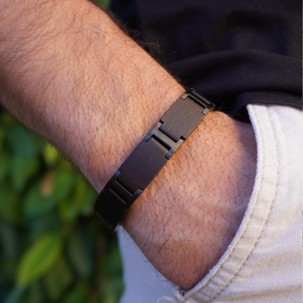 Holzwerk SCHILFSEE schwarz-braunes Holz Armband aus Ebonyholz und Edelstahl mit Gliederkonstruktion am Handgelenk